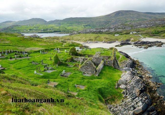 Hệ thống theo dõi và đánh giá đối với việc quản lý và sử dụng đất đai được quy định như thế nào?