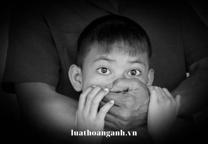 Tội dâm ô đối với người dưới 16 tuổi là gì?