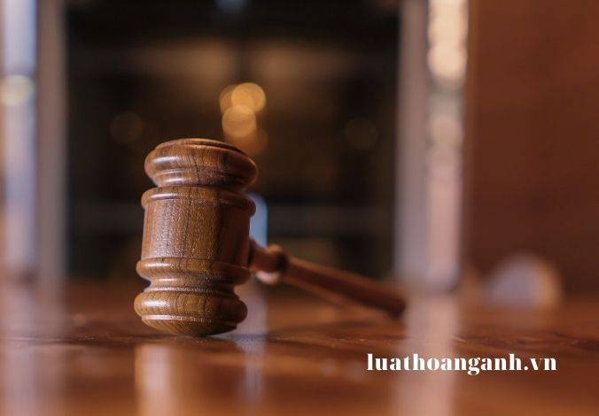 Thế nào là tự ý nửa chừng chấm dứt việc phạm tội?