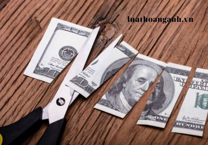 Có phương thức nào để gửi quyết định cưỡng chế khấu trừ một phần tiền lương hoặc thu nhập? Tỷ lệ khấu trừ là bao nhiêu?