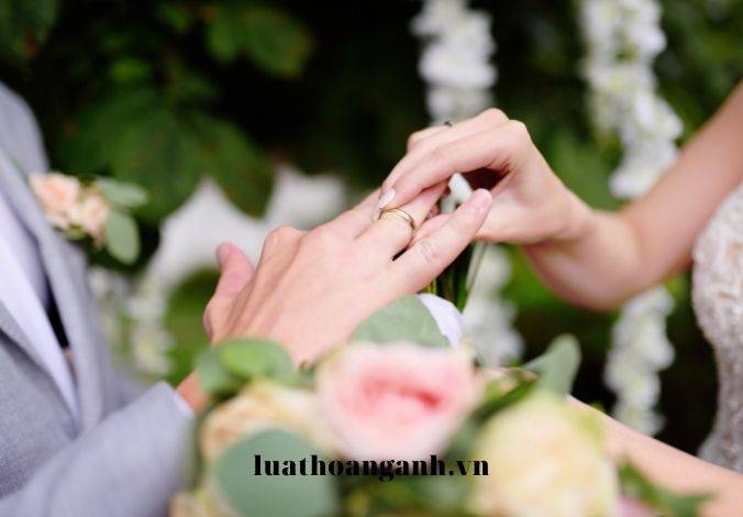 Áp dụng tập quán về hôn nhân và gia đình được quy định như thế nào?