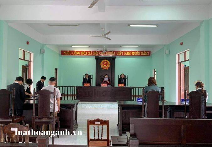 So sánh tội cản trở đồng đội thực hiện nhiệm vụ với tội chống mệnh lệnh?