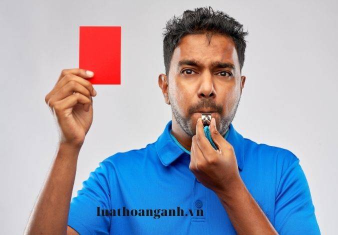 So sánh tội làm mất tài liệu bí mật công tác quân sự với tội cố ý làm lộ bí mật công tác quân sự?