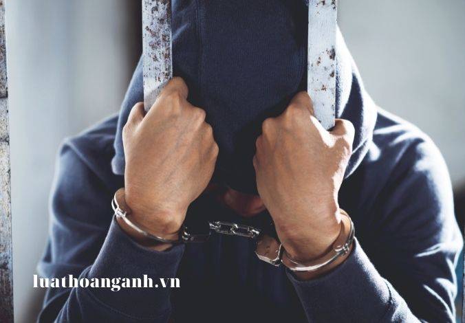 Tội dùng nhục hình là gì?