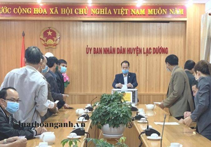 Quan hệ công tác giữa chính quyền địa phương với Ủy ban Mặt trận Tổ quốc Việt Nam và các tổ chức chính trị - xã hội ở địa phương là gì?