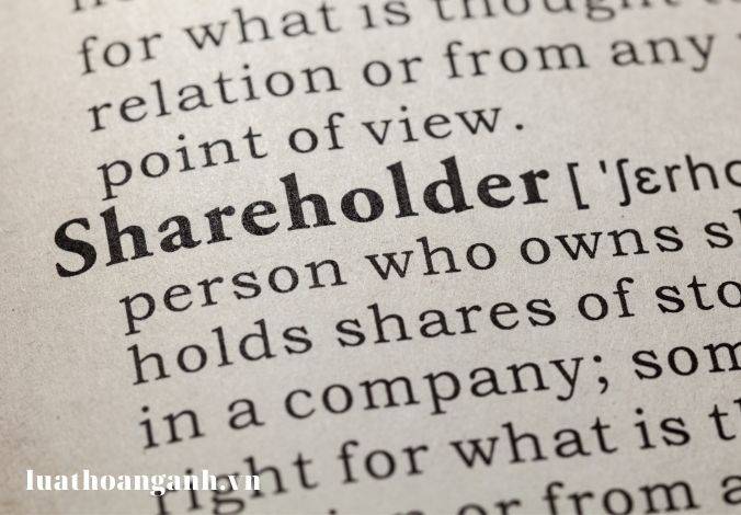 Đối tượng nào bị xử phạt vi phạm hành chính trong lĩnh vực chứng khoán và thị trường chứng khoán?