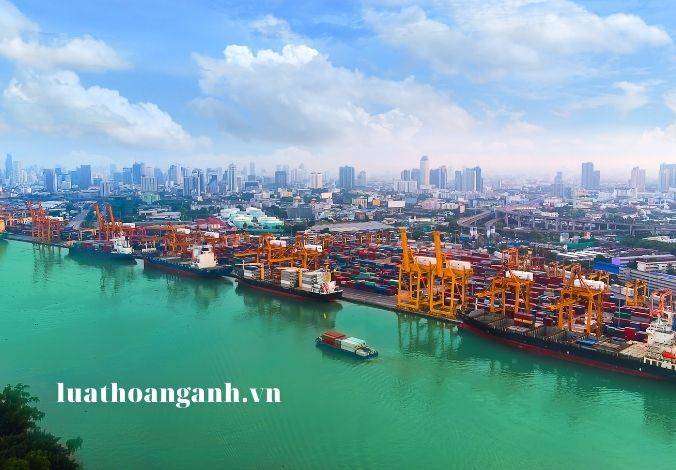 Tội giao cho người không đủ điều kiện điều khiển phương tiện giao thông đường thủy là gì?