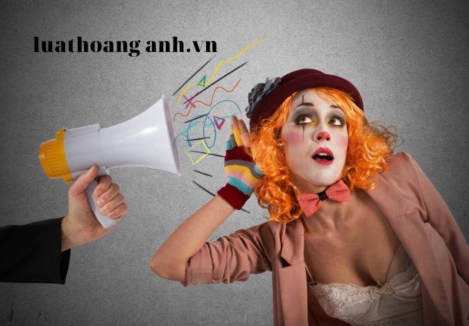 Tội đưa hoặc sử dụng trái phép thông tin mạng có gì khác với tội thu thập trái phép thông tin về tài khoản ngân hàng?