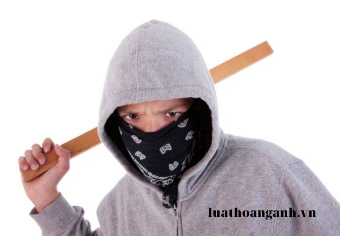 Thủ tục trang bị và khai báo vũ khí thô sơ được quy định như thế nào? 