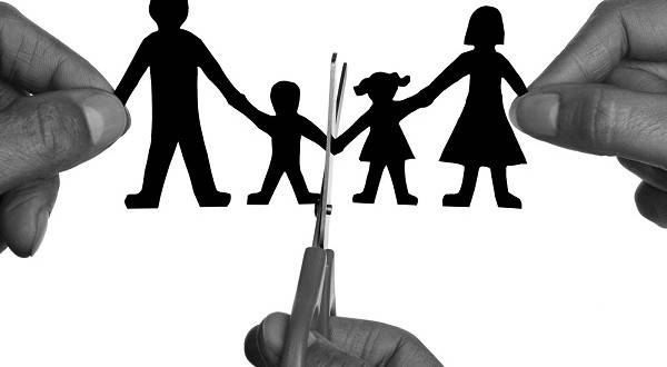 Ai có quyền nuôi con dưới 03 tuổi khi ly hôn?